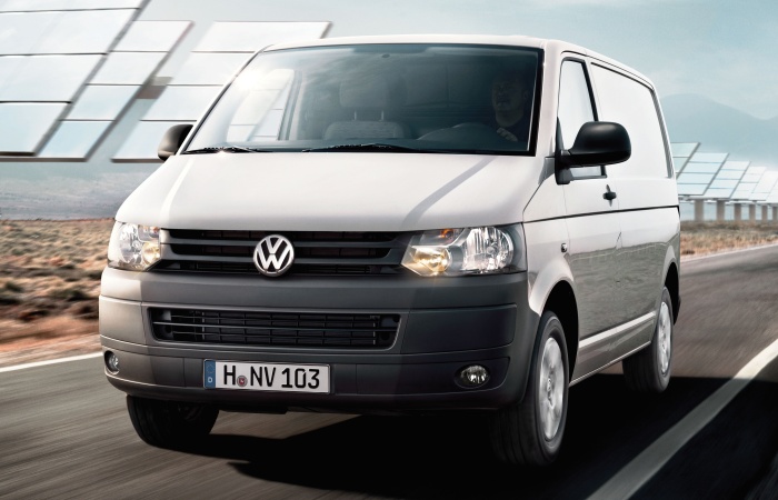 O site Autos Segredos, editado pelo jornalista Marlos Ney Vidal, flagrou a chegada das primeiras unidades da Volkswagen Transporter ao Brasil. De acordo co...